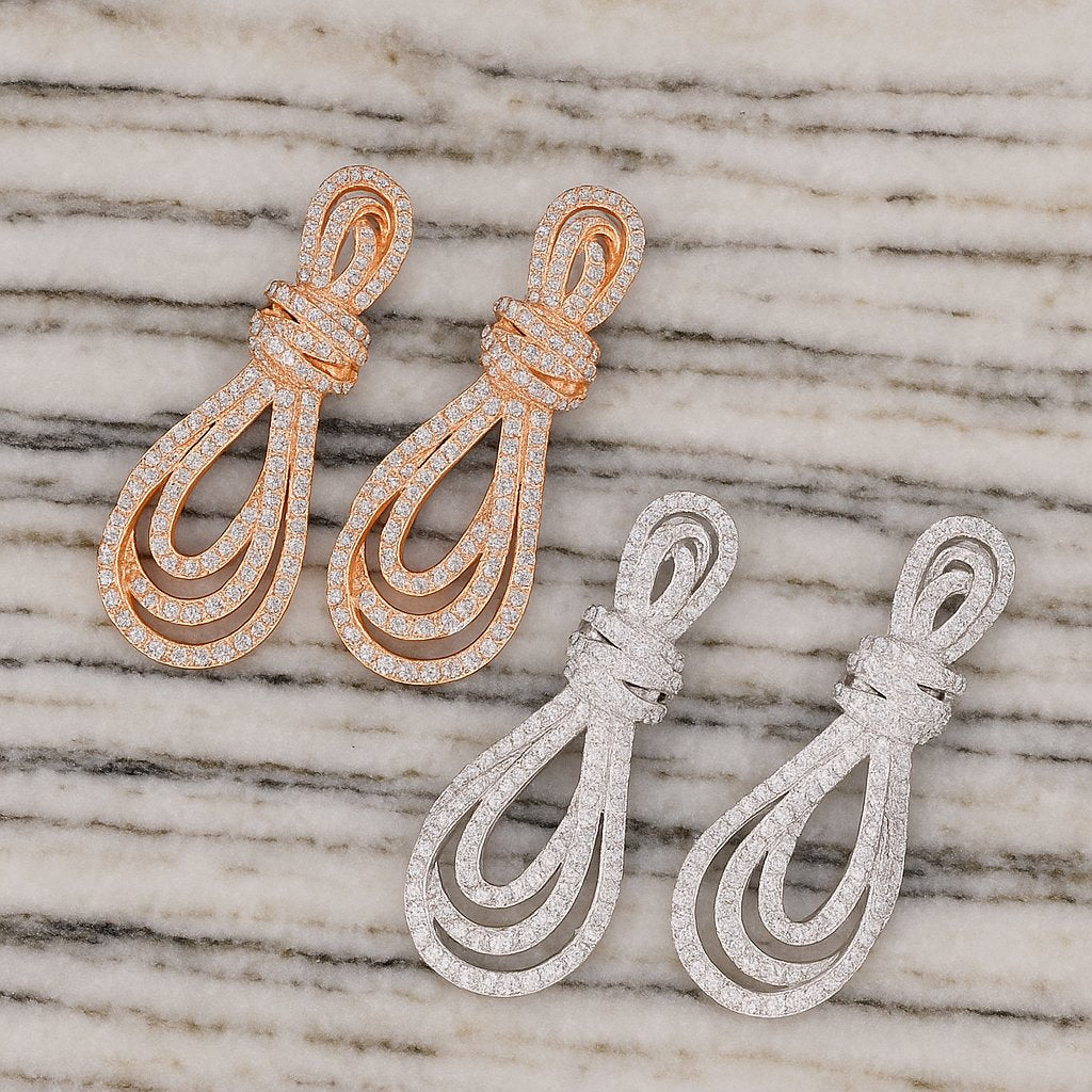 Earrings in diamonds pave and yellow gold