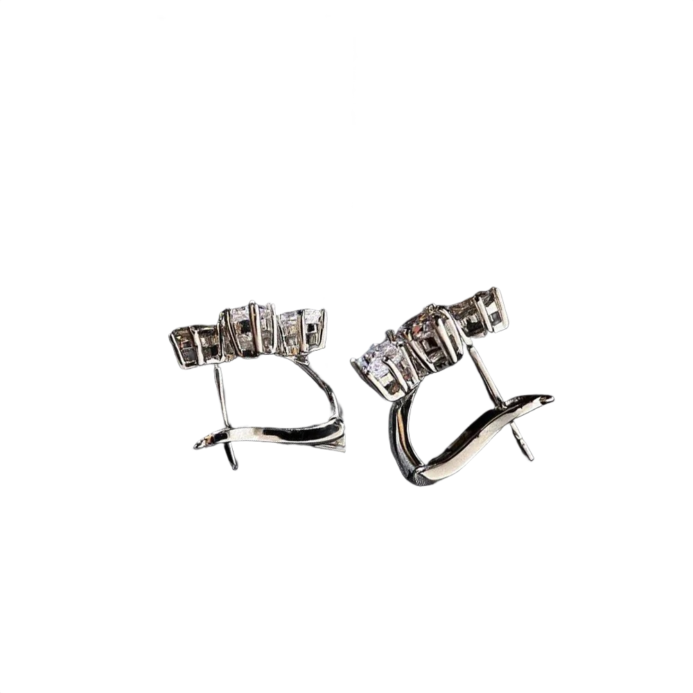 Giglio Flower Diamond Stud Earrings