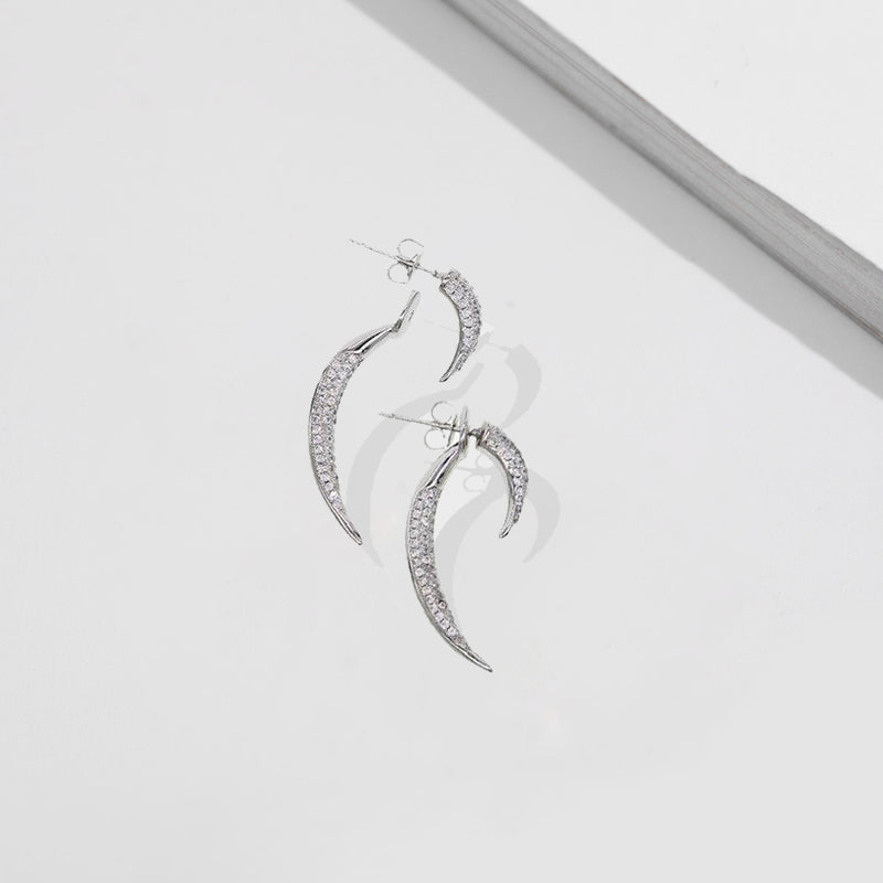 Claw Diamond Stud Earrings