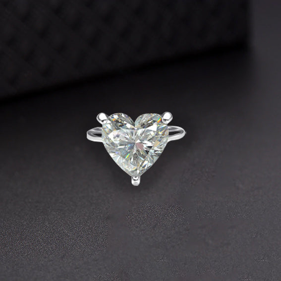 Cuore Heart Diamond Ring