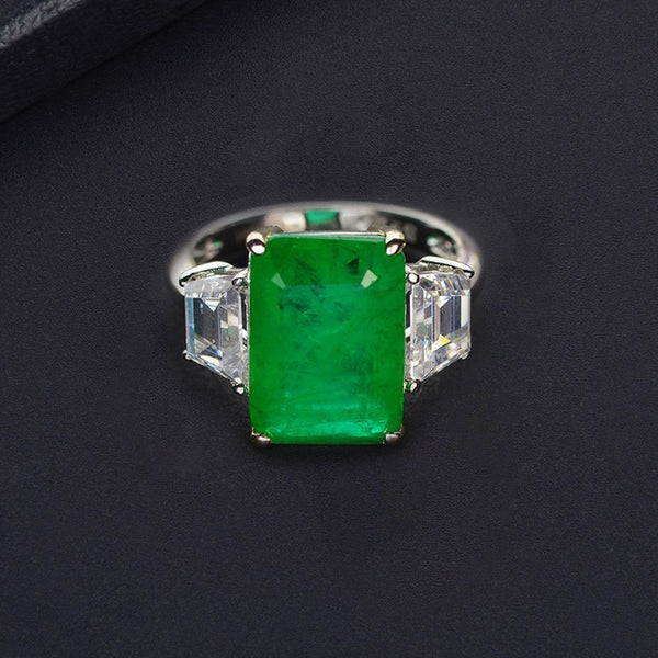 Unico Green Diamond Ring - £150